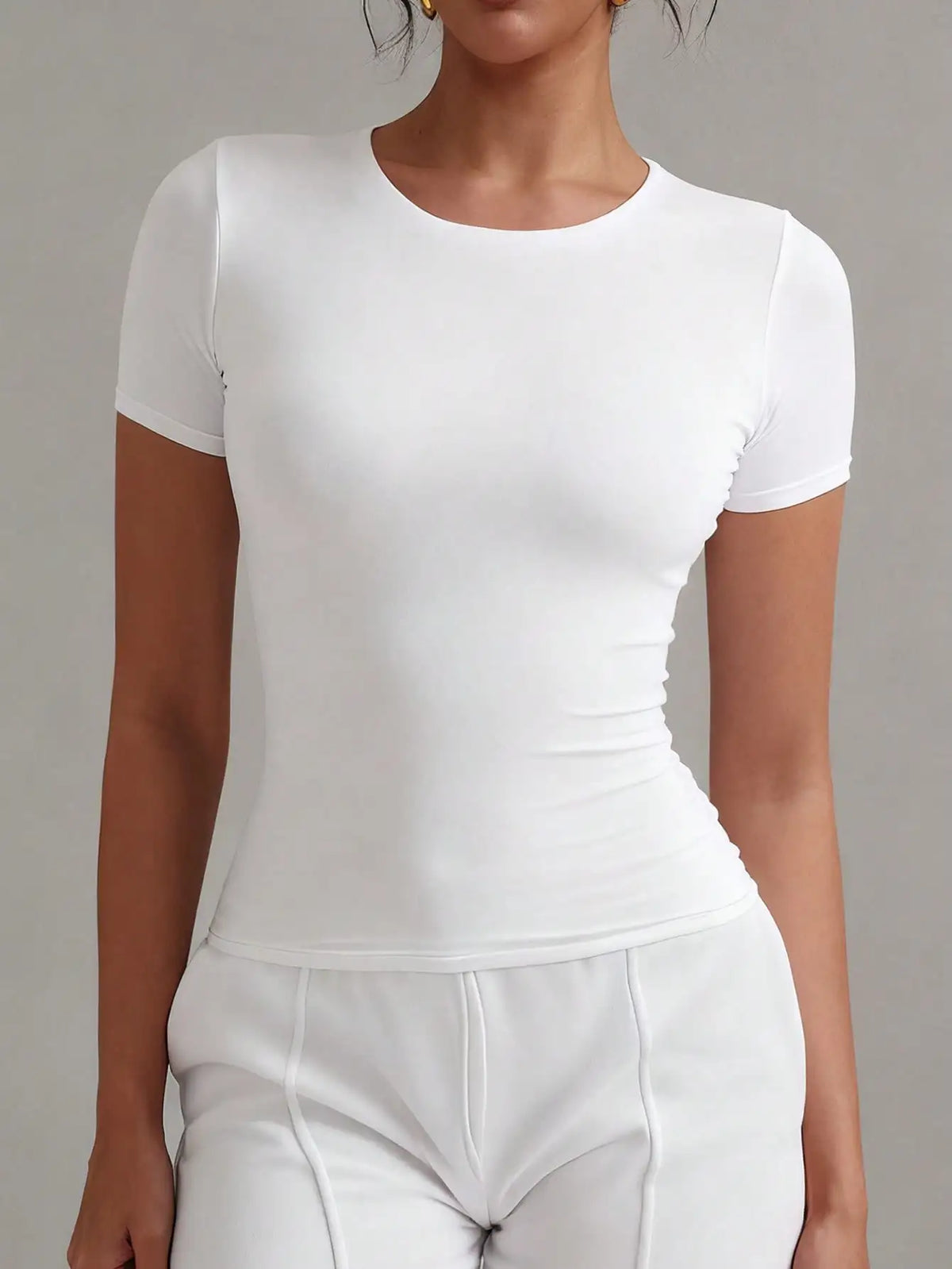Women's White Fitted T-Shirt – Round Neck Short Sleeve Summer Top
